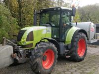 Grøn traktor med beholder med sporstof